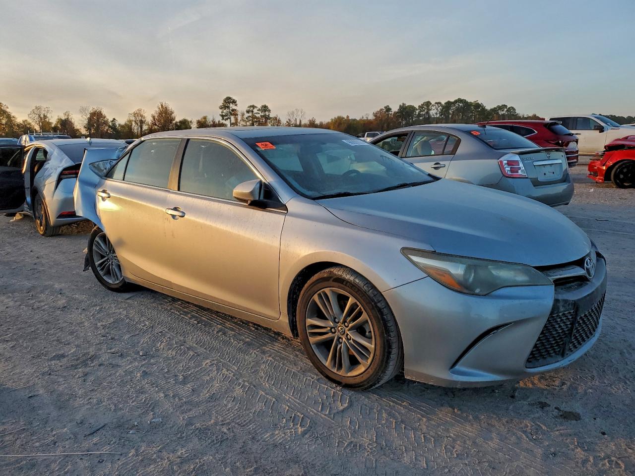 2016 TOYOTA CAMRY LE photo 4