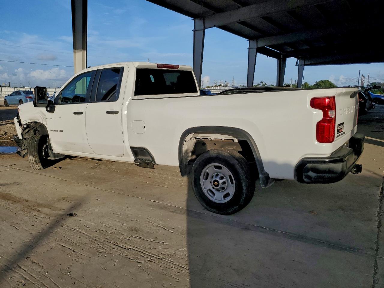 2024 CHEVROLET SILVERADO C2500 HEAVY DUTY photo 2