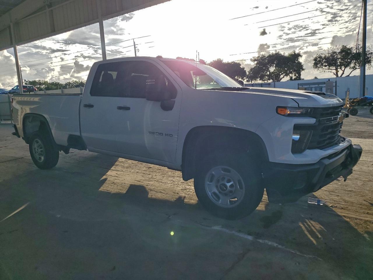 2024 CHEVROLET SILVERADO C2500 HEAVY DUTY photo 4