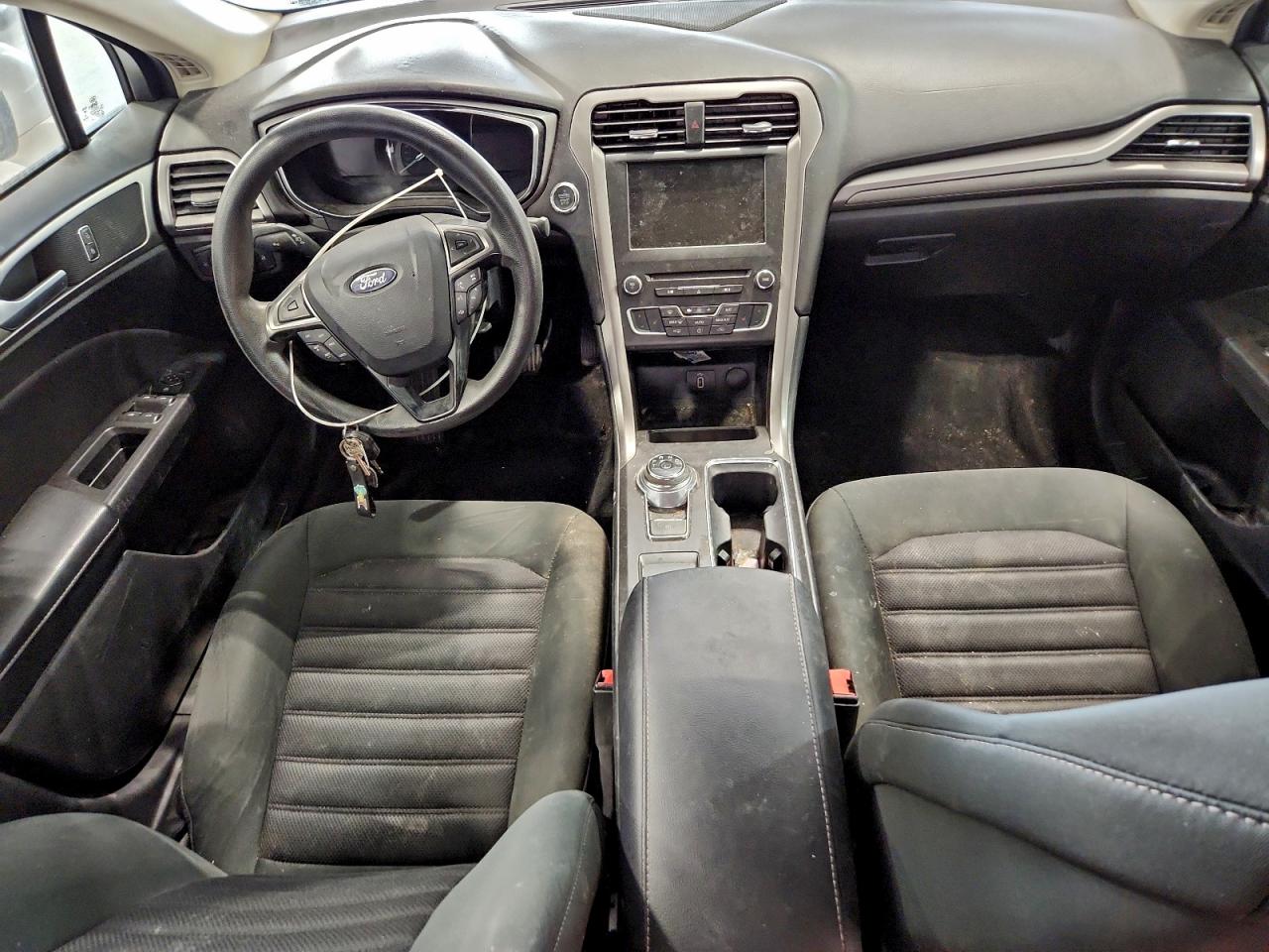 2017 FORD FUSION SE photo 8