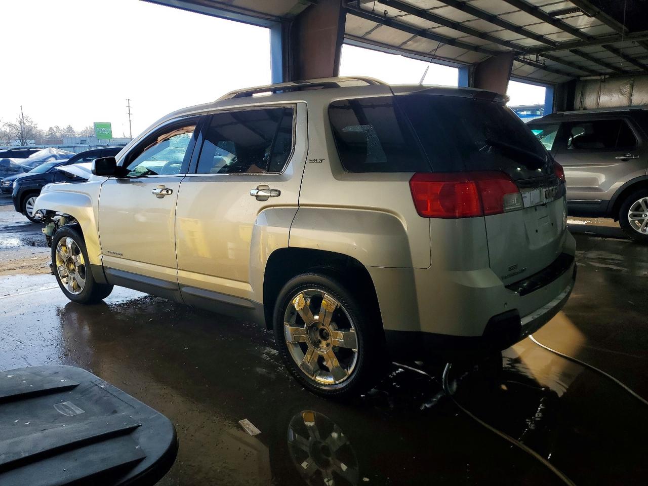2011 GMC TERRAIN SLT photo 2