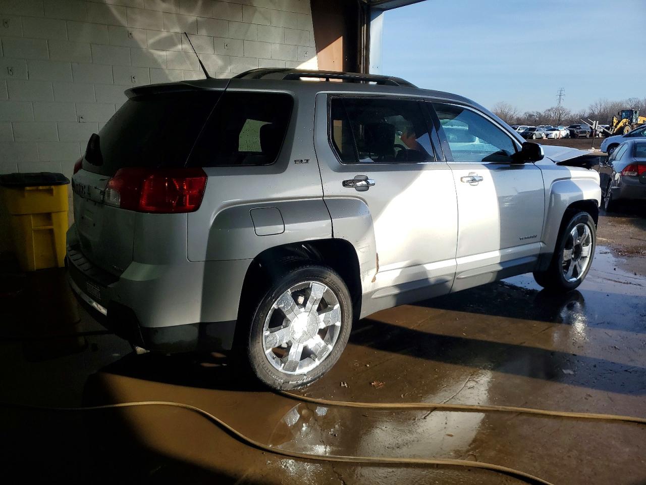 2011 GMC TERRAIN SLT photo 3