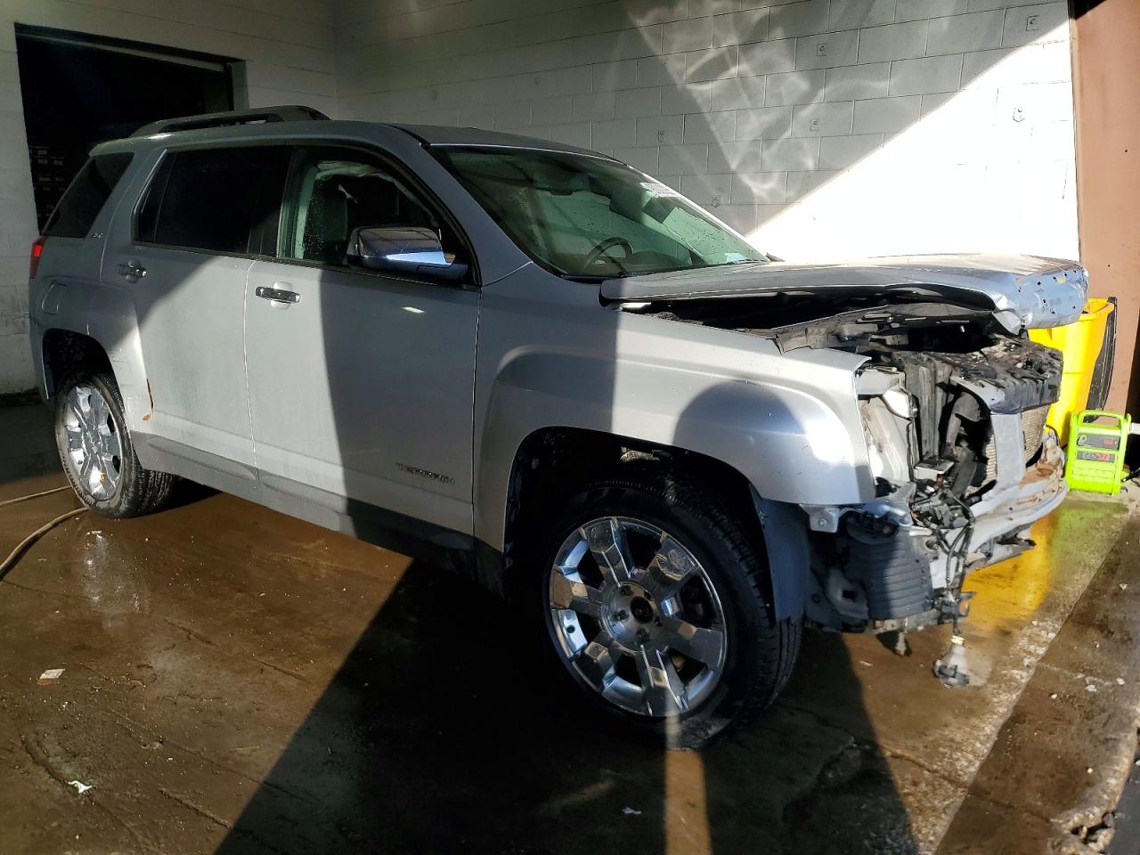 2011 GMC TERRAIN SLT photo 4