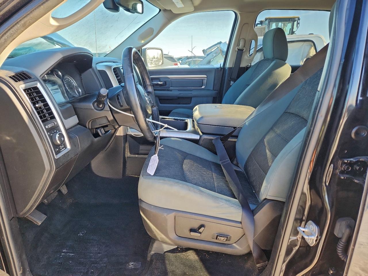2017 RAM 1500 SLT photo 13