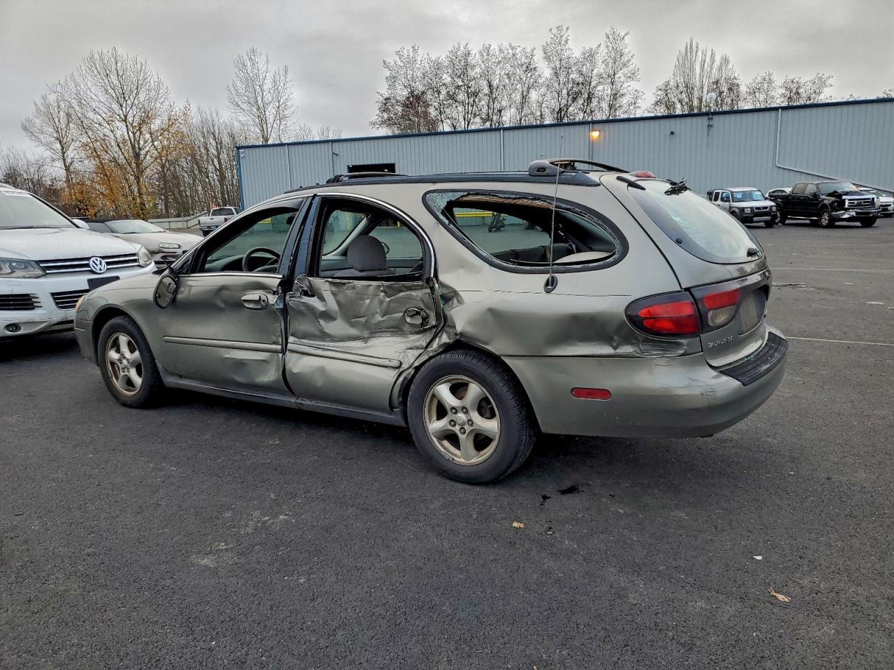 2003 FORD TAURUS SE photo 2