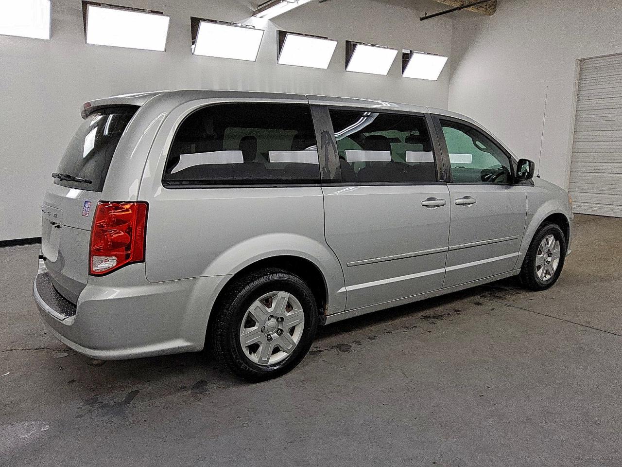 2012 DODGE GRAND CARAVAN SE photo 3