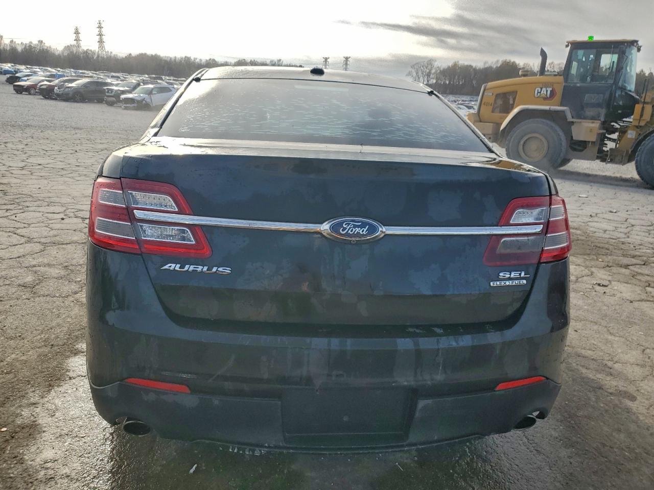2015 FORD TAURUS SEL photo 16