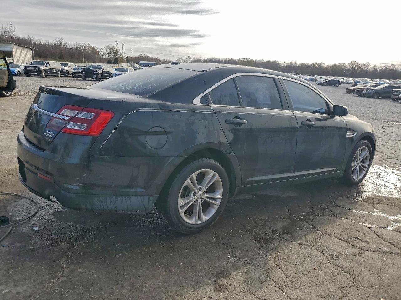 2015 FORD TAURUS SEL photo 7