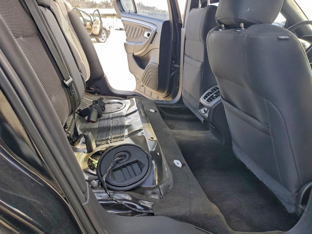 2015 FORD TAURUS SEL photo 28