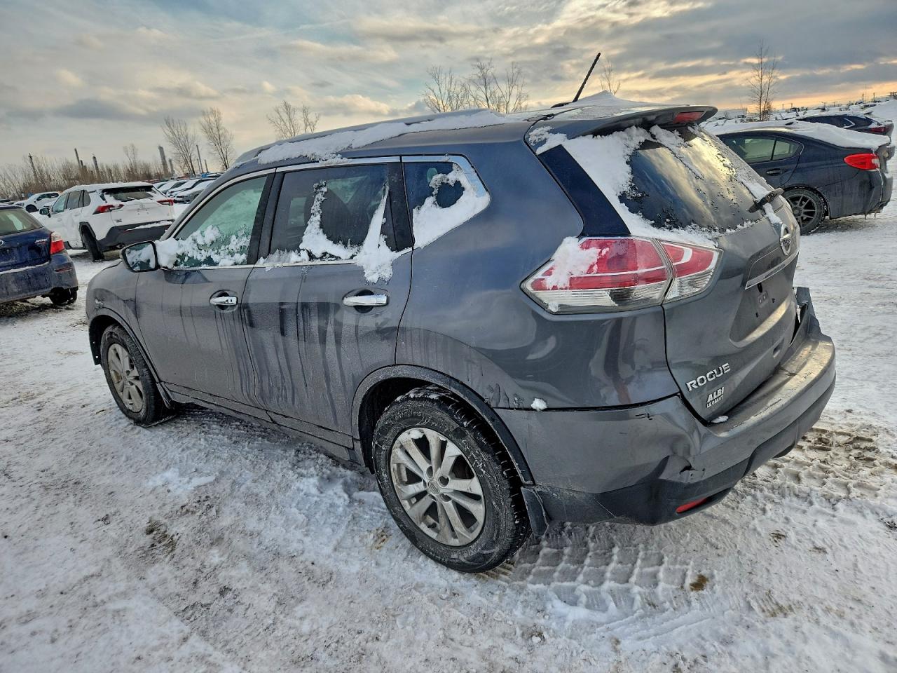 2016 NISSAN ROGUE S photo 2