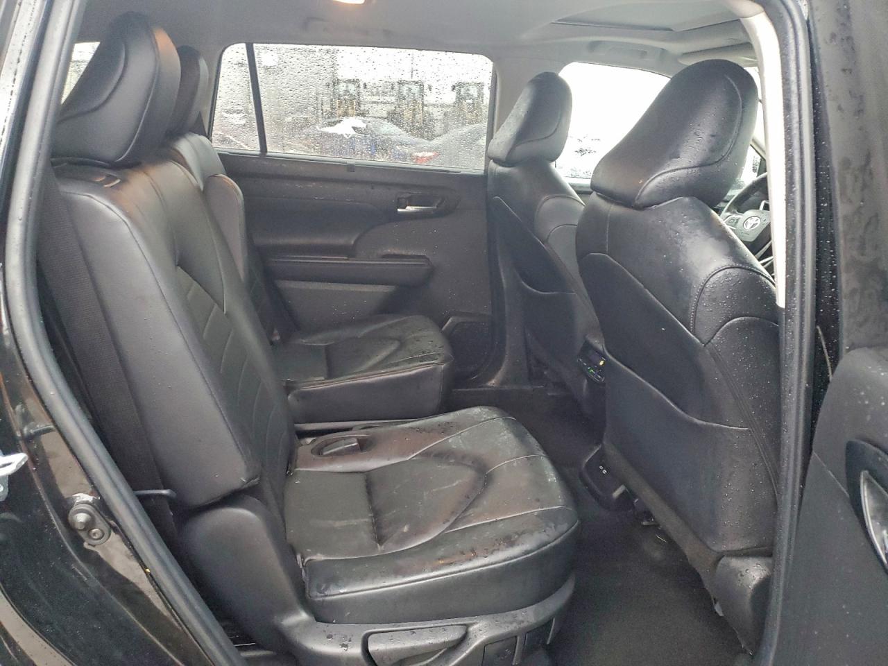 2024 TOYOTA HIGHLANDER LE photo 31