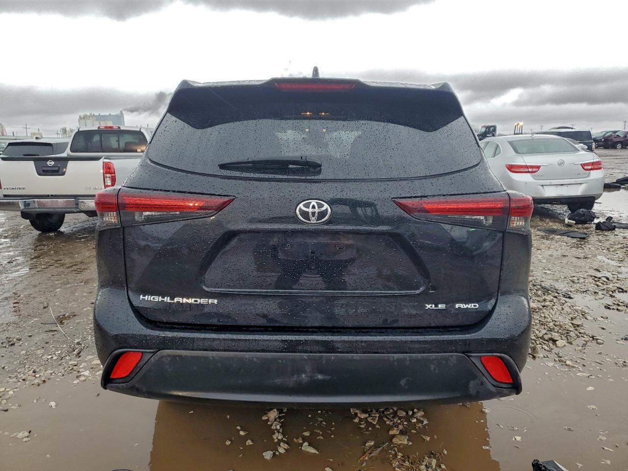 2024 TOYOTA HIGHLANDER LE photo 16