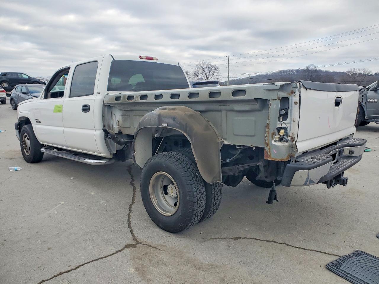 2004 CHEVROLET SILVERADO C3500 photo 3