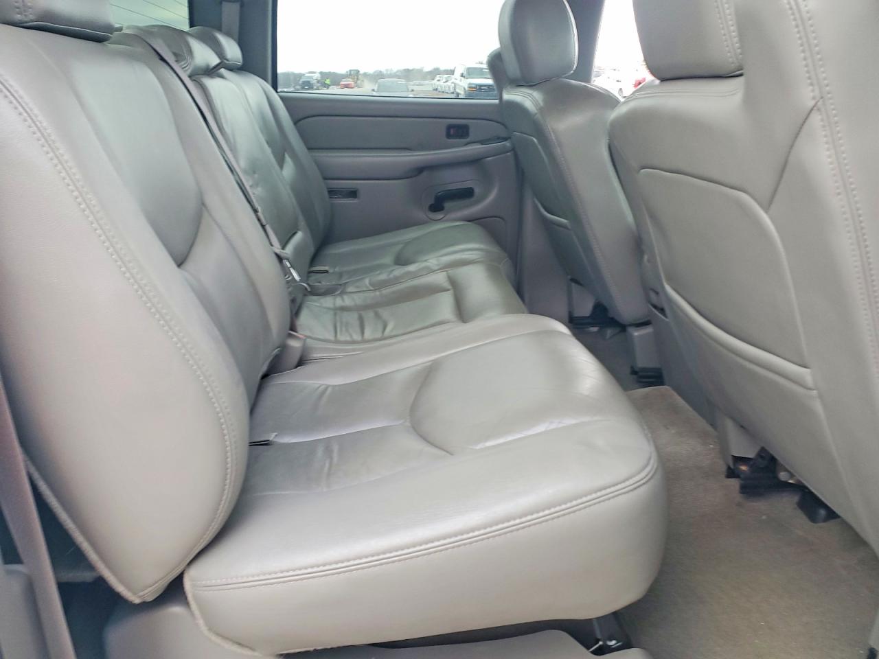 2004 CHEVROLET SILVERADO C3500 photo 19