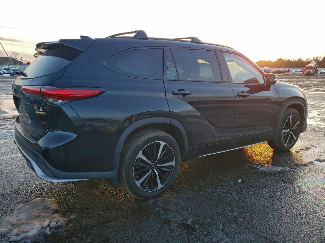 2022 TOYOTA HIGHLANDER XSE photo 5