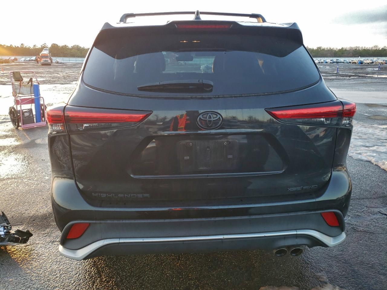 2022 TOYOTA HIGHLANDER XSE photo 11