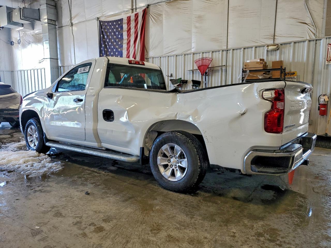 2025 CHEVROLET SILVERADO C1500 photo 2