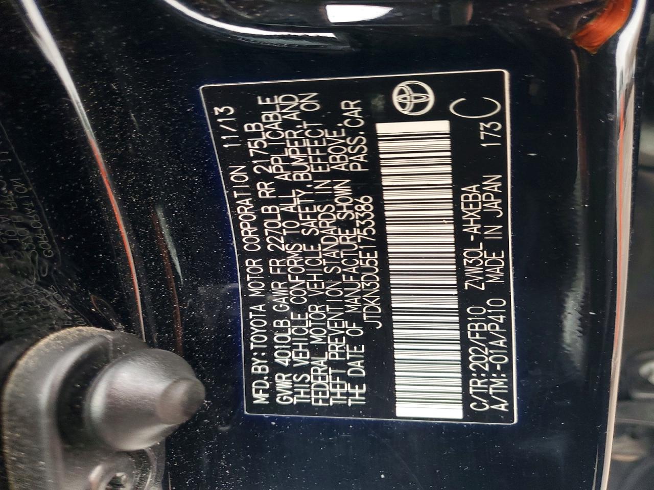2014 TOYOTA PRIUS photo 34