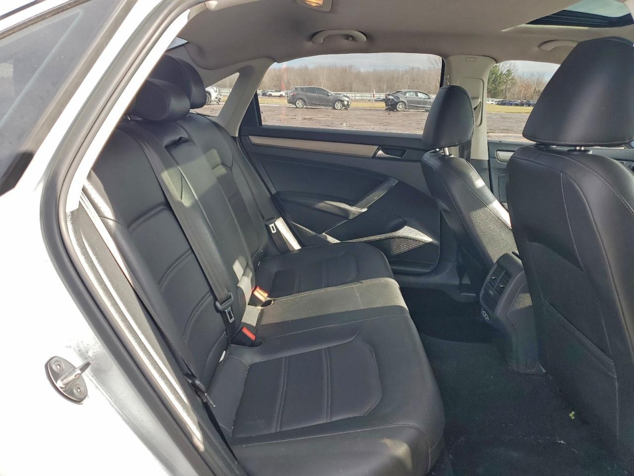 2021 VOLKSWAGEN PASSAT SE photo 19