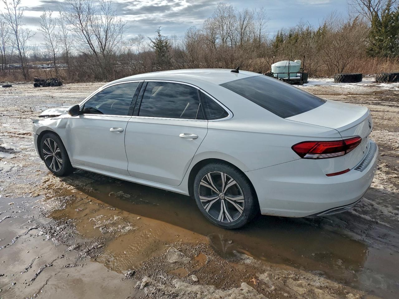 2021 VOLKSWAGEN PASSAT SE photo 3
