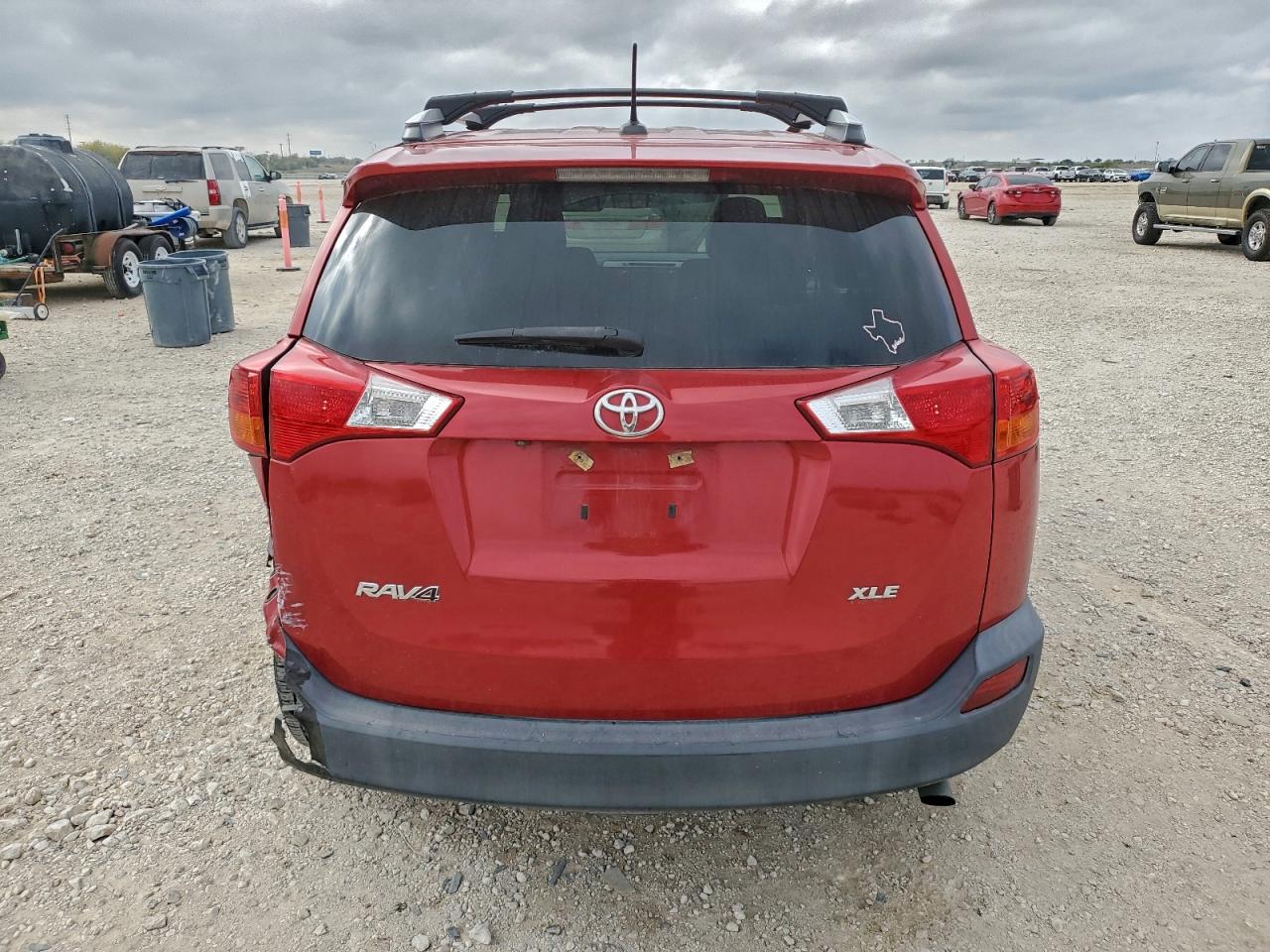 2015 TOYOTA RAV4 XLE photo 16