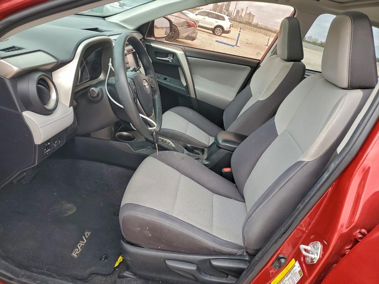 2015 TOYOTA RAV4 XLE photo 19
