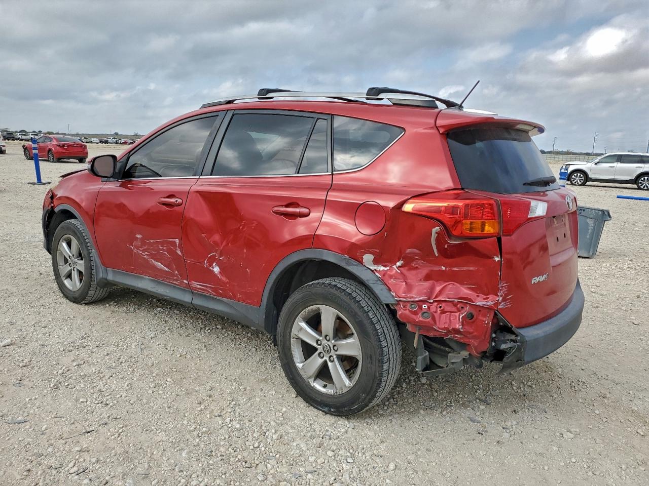2015 TOYOTA RAV4 XLE photo 4