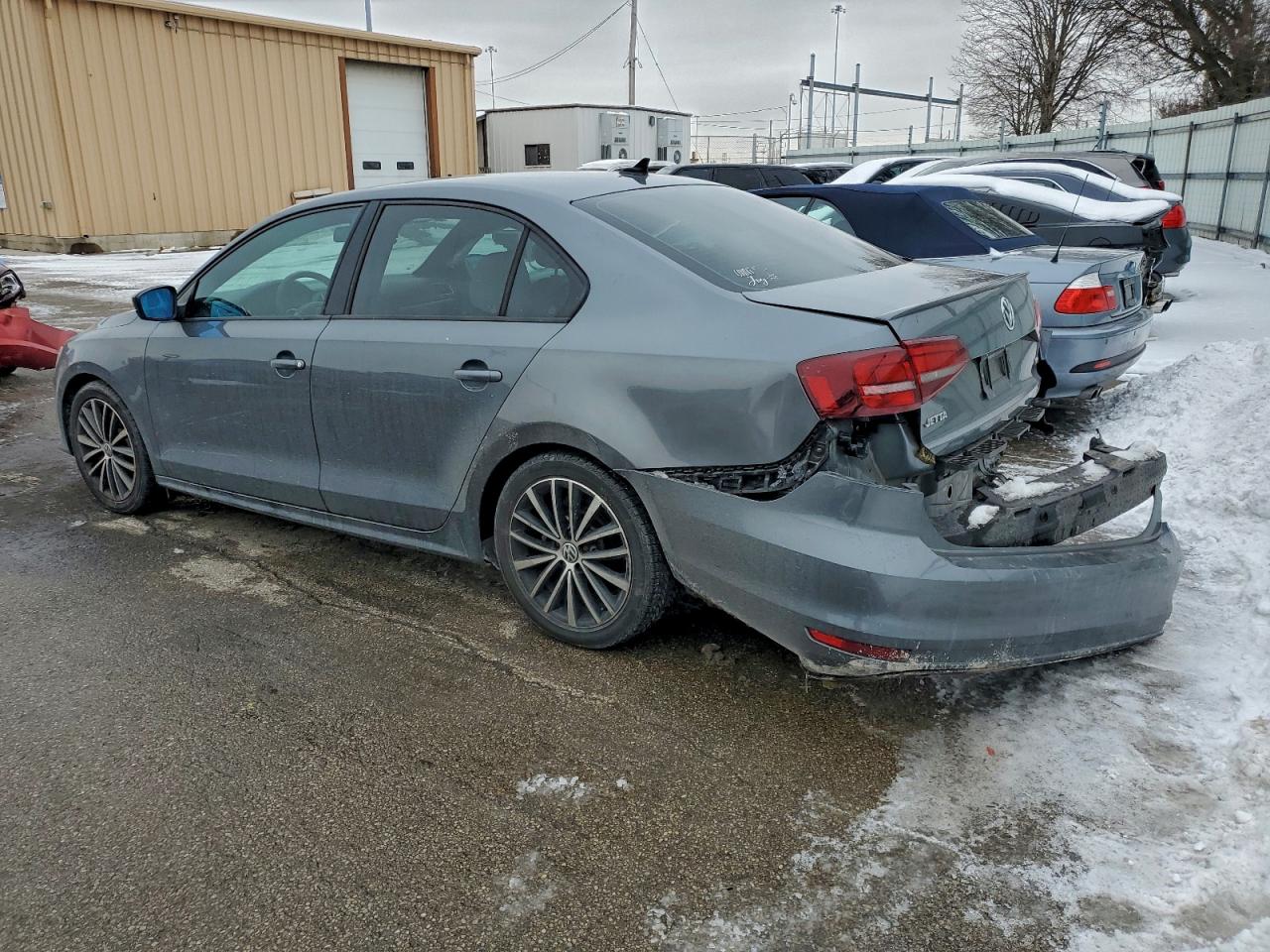 2016 VOLKSWAGEN JETTA SPORT photo 4