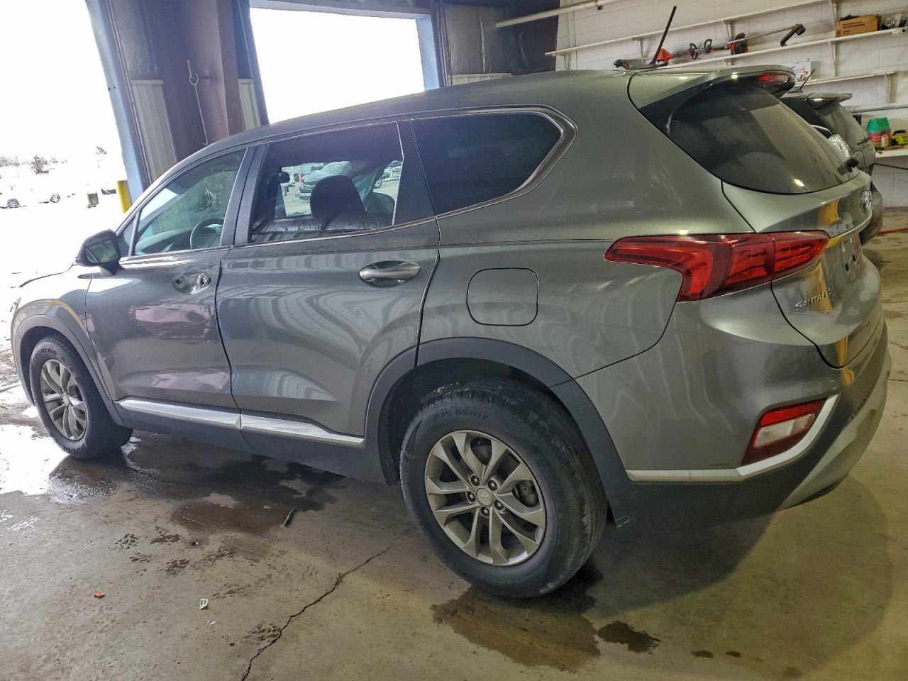 2019 HYUNDAI SANTA FE SE photo 2