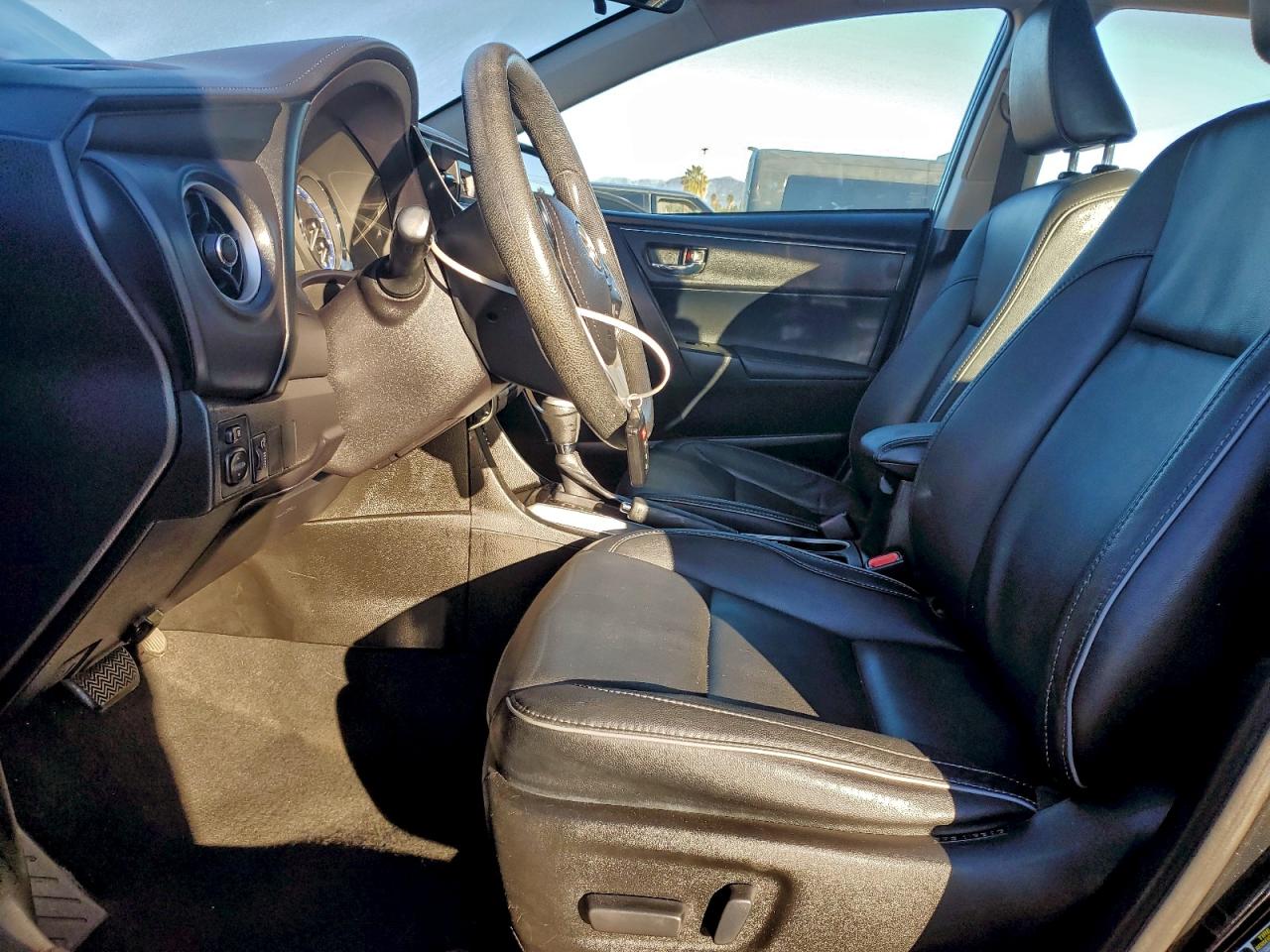 2017 TOYOTA COROLLA L photo 13