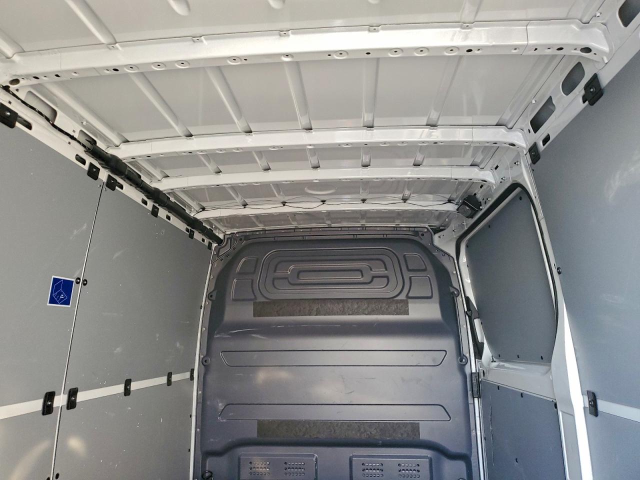 2025 MERCEDES BENZ SPRINTER 2500 DELIVERY VAN photo 19