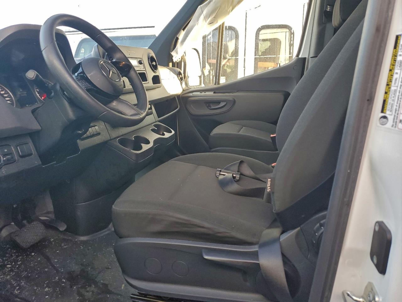 2025 MERCEDES BENZ SPRINTER 2500 DELIVERY VAN photo 13