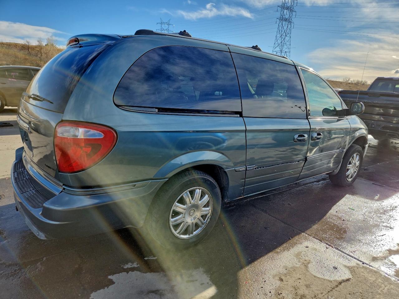 2006 CHRYSLER TOWN & COUNTRY LIMITED photo 3