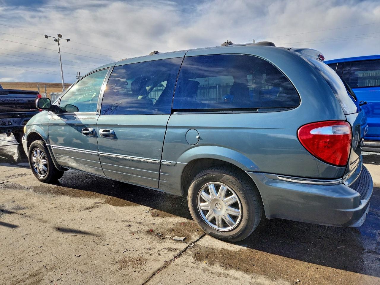 2006 CHRYSLER TOWN & COUNTRY LIMITED photo 2