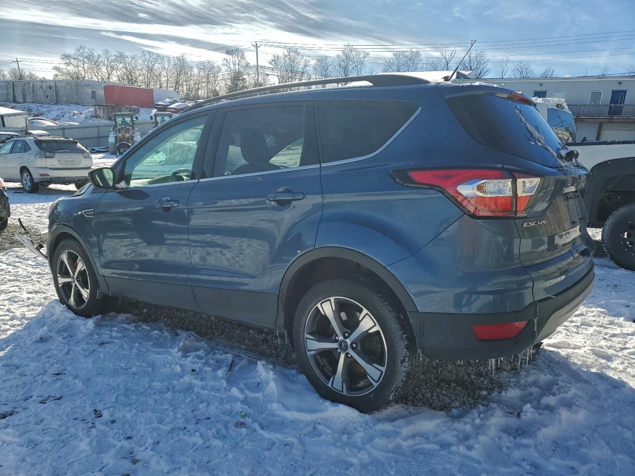 2018 FORD ESCAPE SEL photo 2