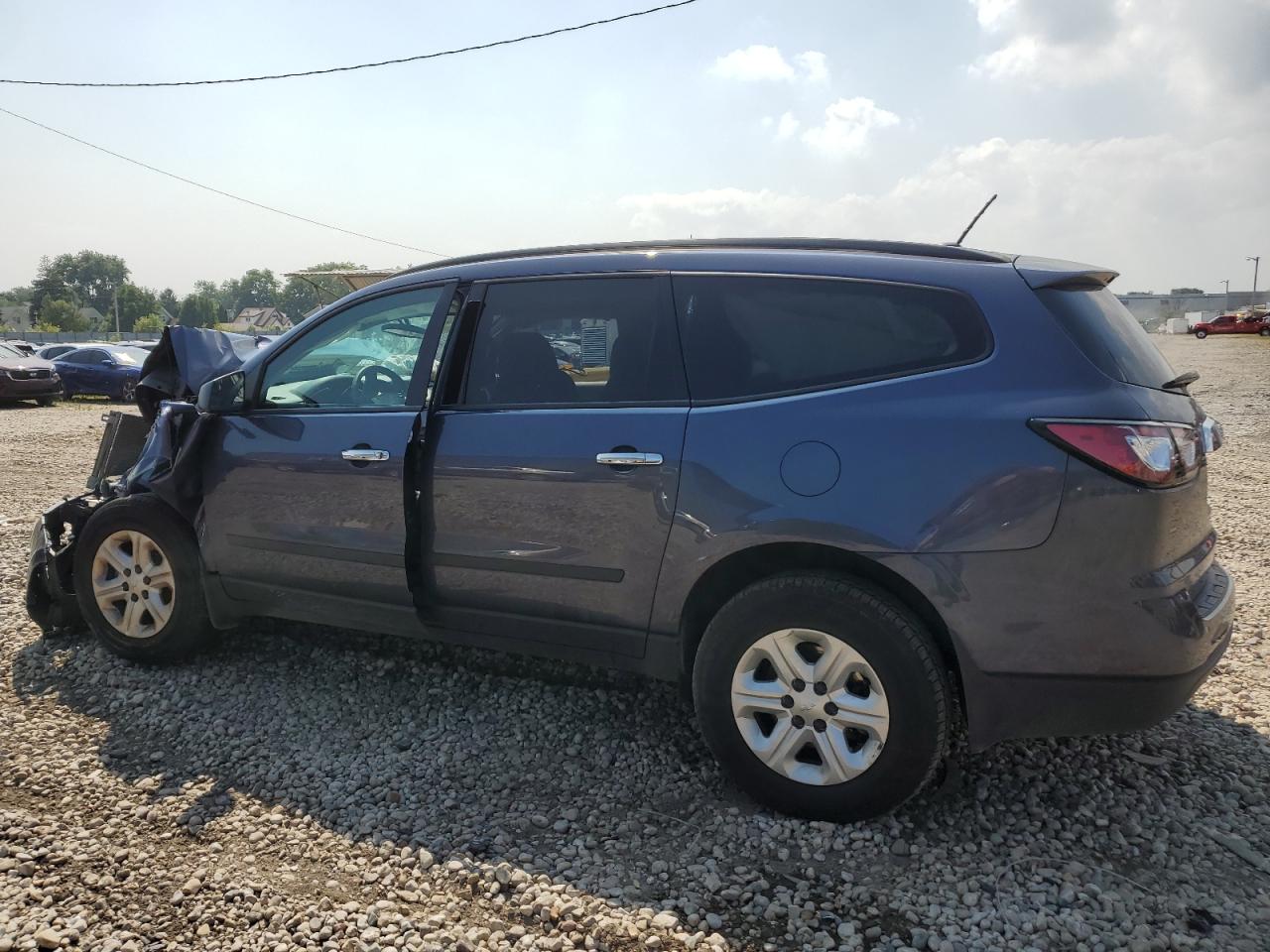 2014 CHEVROLET TRAVERSE LS photo 3