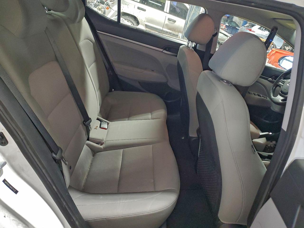 2017 HYUNDAI ELANTRA SE photo 37