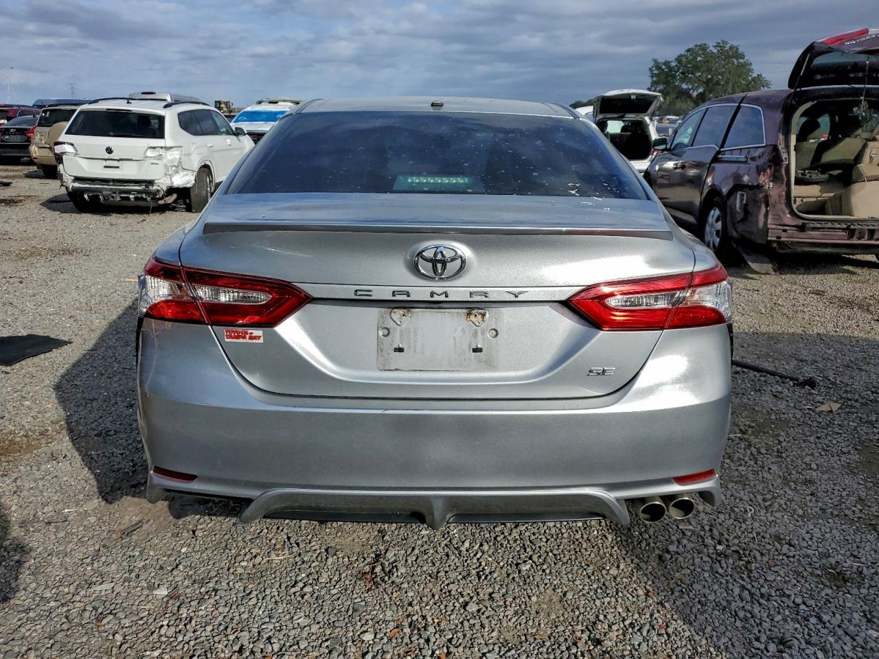 2020 TOYOTA CAMRY SE photo 11