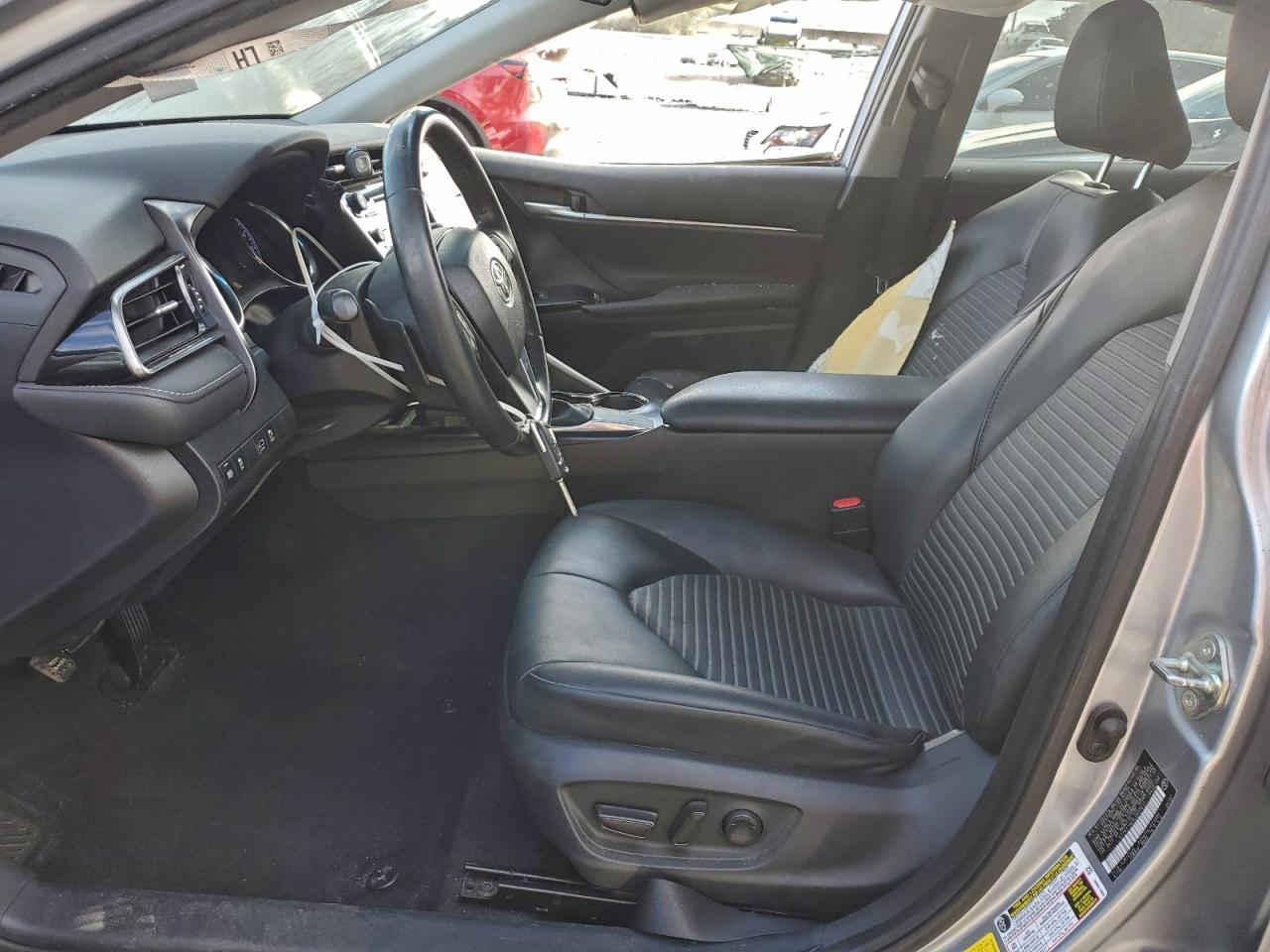 2020 TOYOTA CAMRY SE photo 13