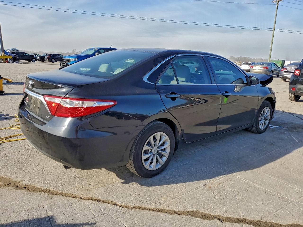 2017 TOYOTA CAMRY LE photo 5