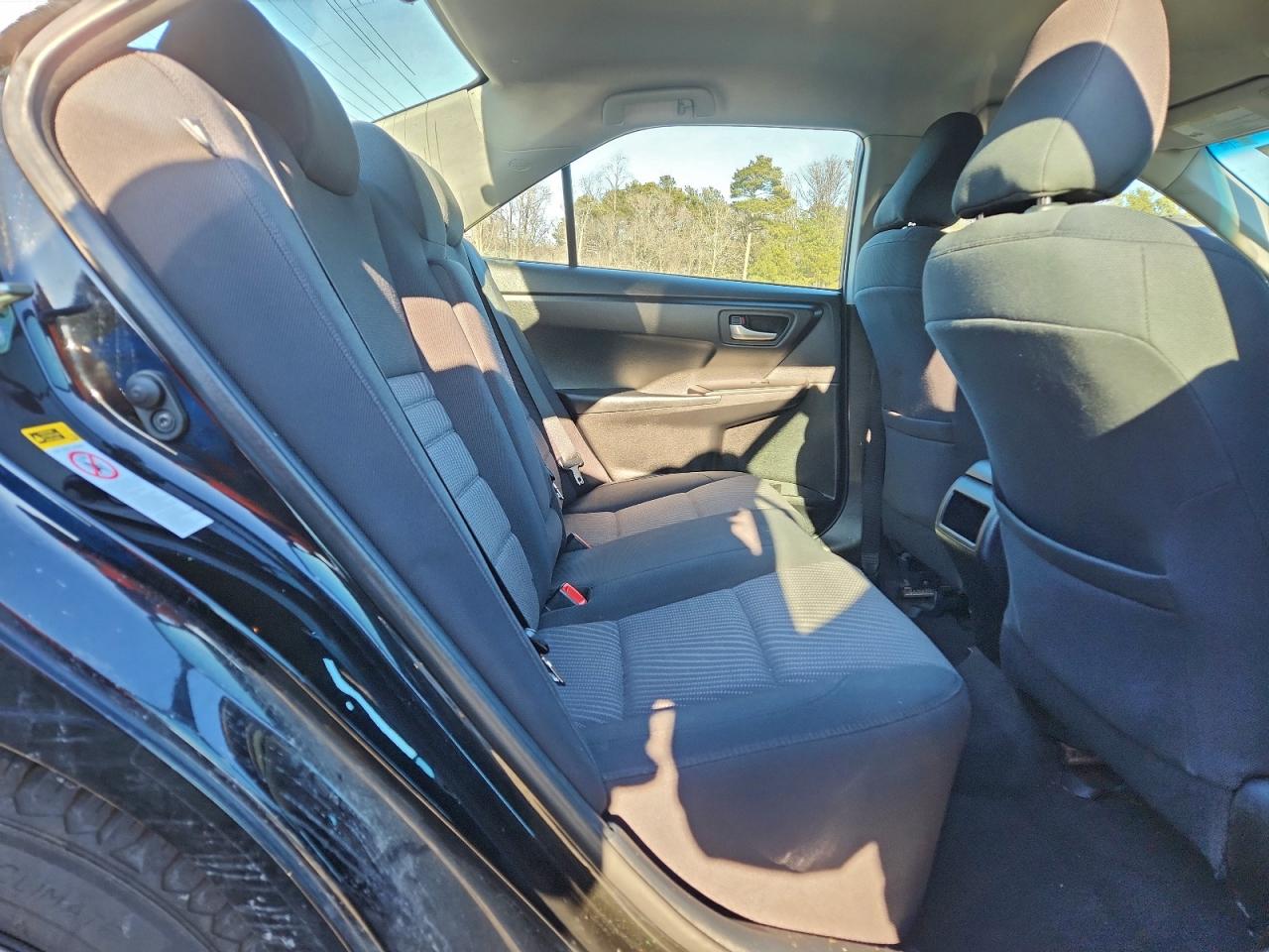 2016 TOYOTA CAMRY LE photo 10