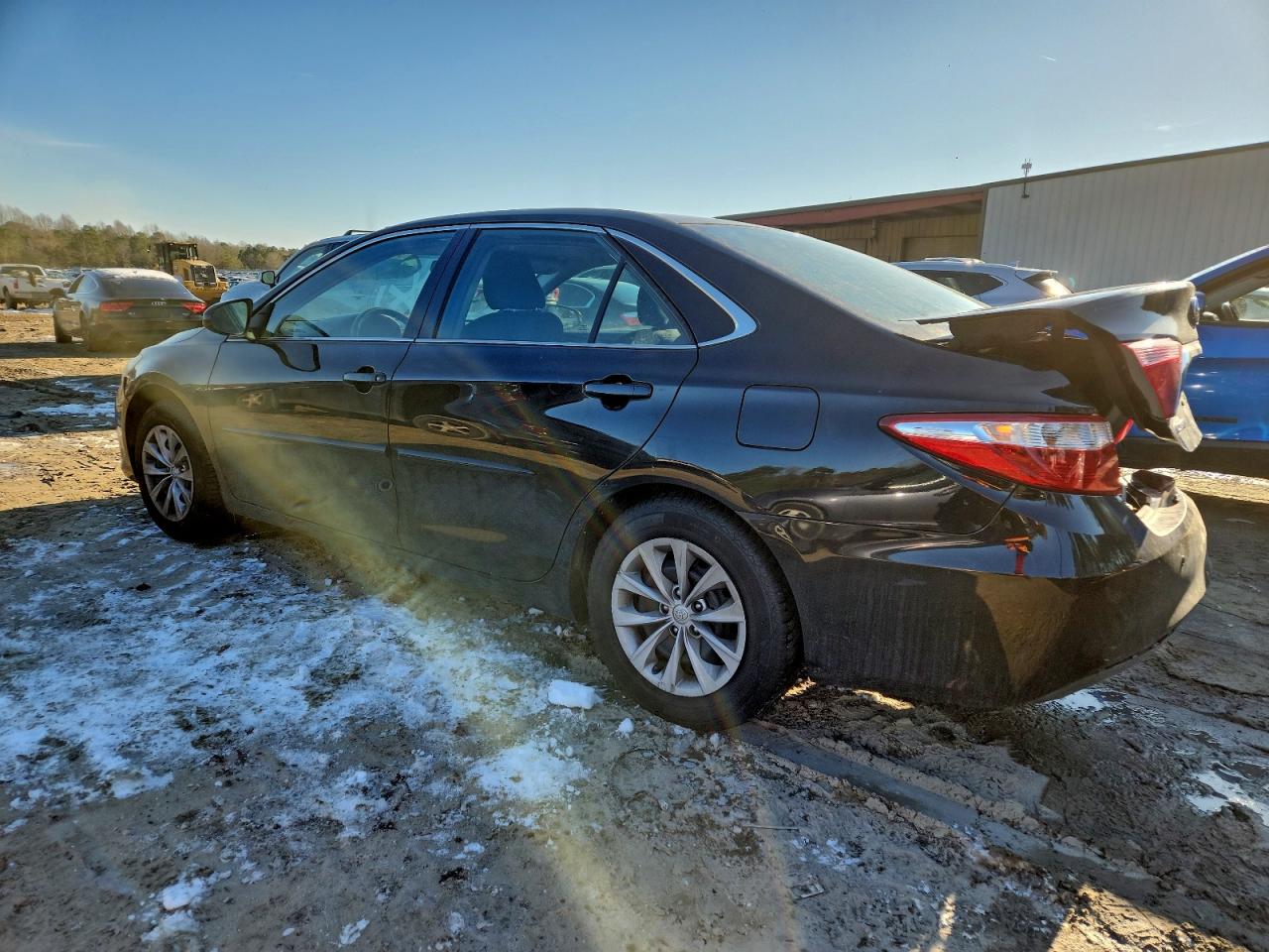 2016 TOYOTA CAMRY LE photo 2