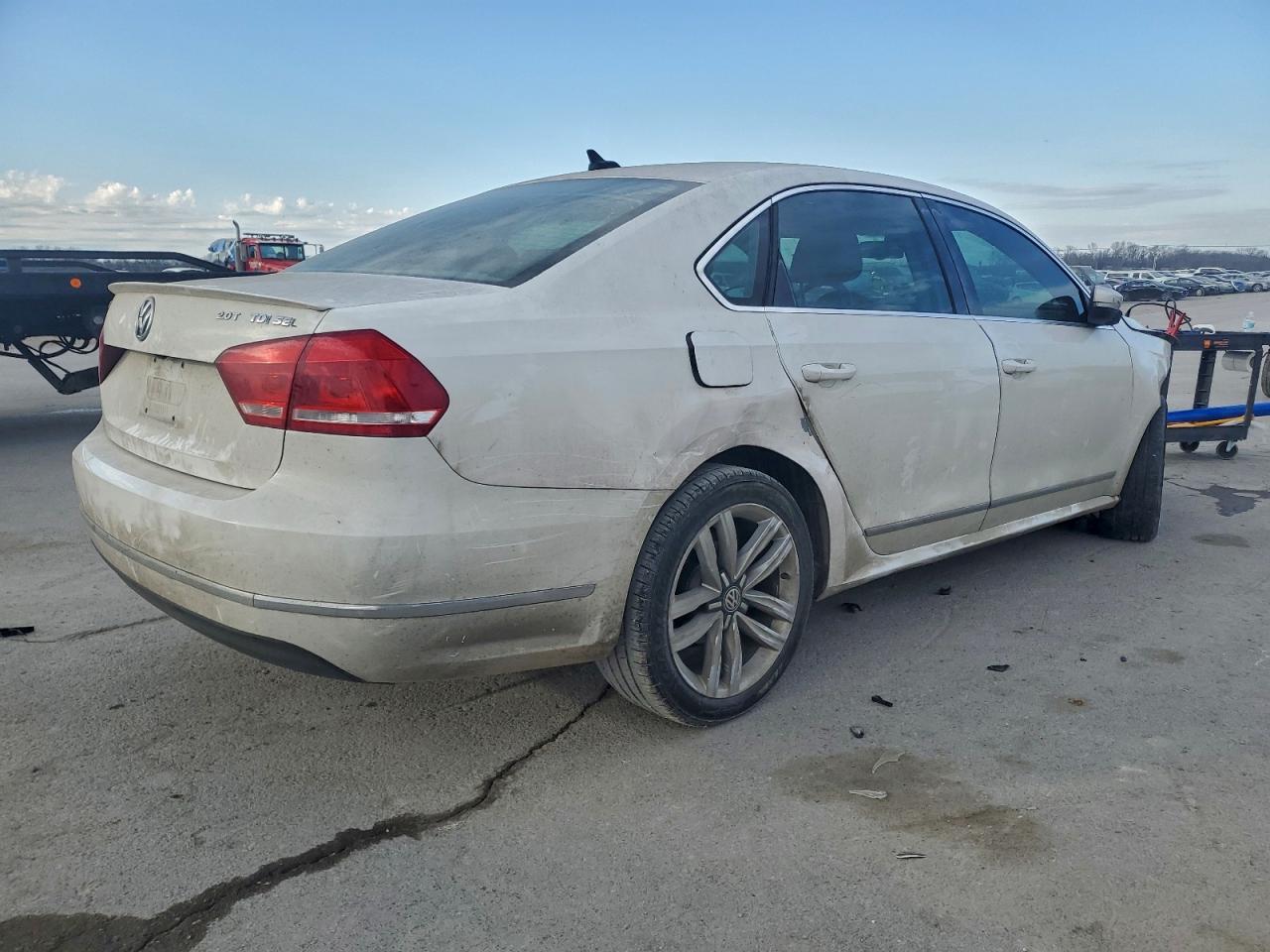 2014 VOLKSWAGEN PASSAT SEL photo 3