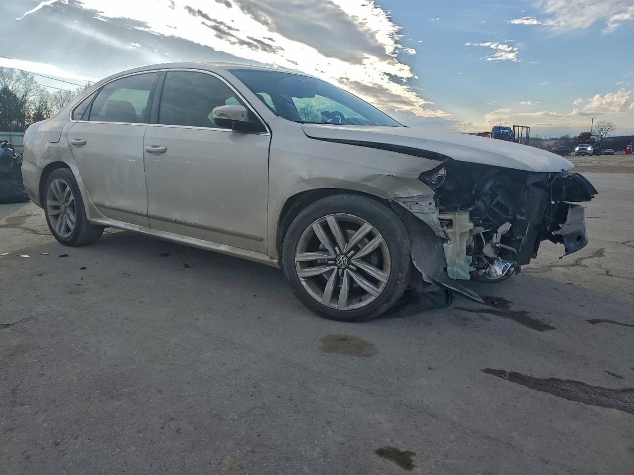 2014 VOLKSWAGEN PASSAT SEL photo 4