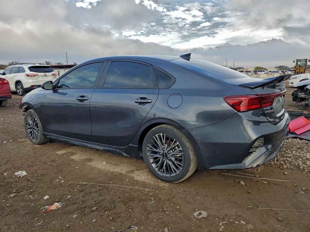 2023 KIA FORTE GT LINE photo 2
