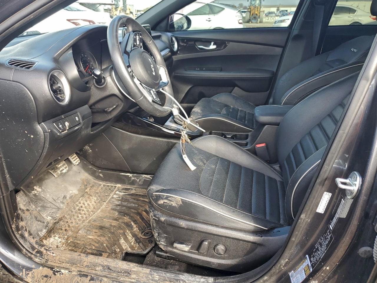 2023 KIA FORTE GT LINE photo 7