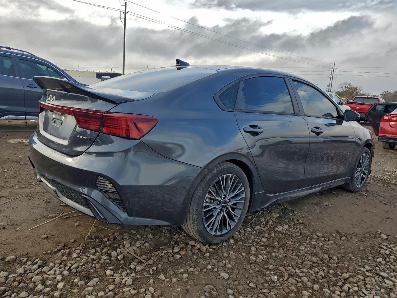 2023 KIA FORTE GT LINE photo 3