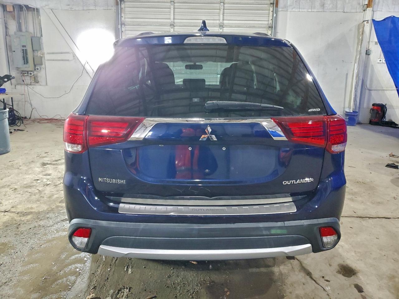 2017 MITSUBISHI OUTLANDER ES photo 11