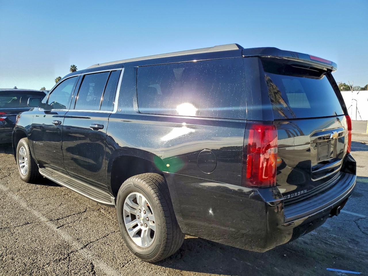2018 CHEVROLET SUBURBAN C1500 LT photo 2