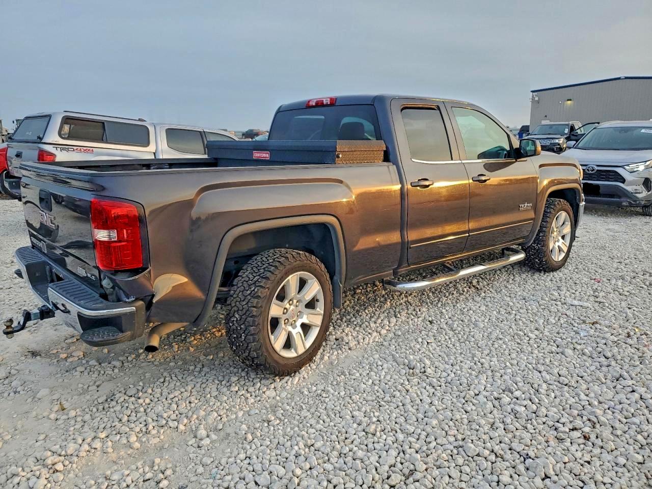 2015 GMC SIERRA C1500 SLE photo 3